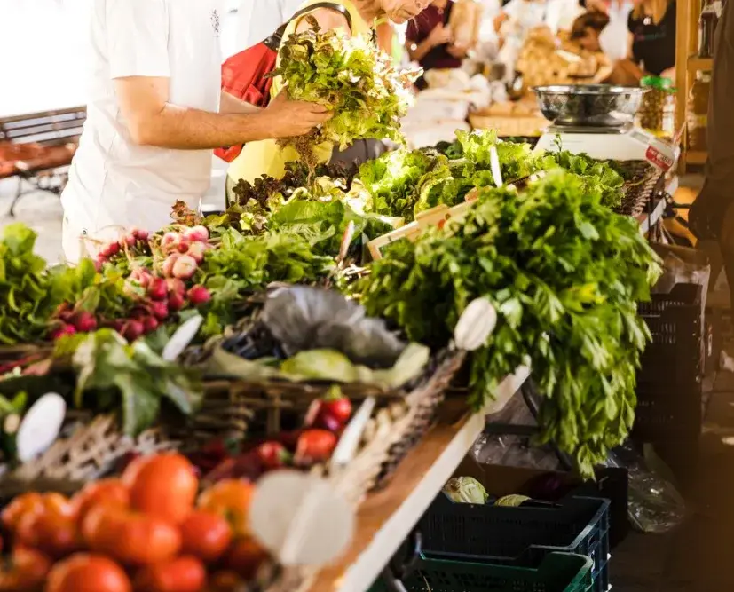 Gemüsestand am Bauernmarkt